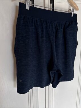 EUC Lululemon  Men’s Heather Allover Iron Blue  Navy THE Short Linerless 7” Sz L